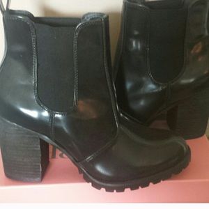 Black patent ankle heeled booties madden girl